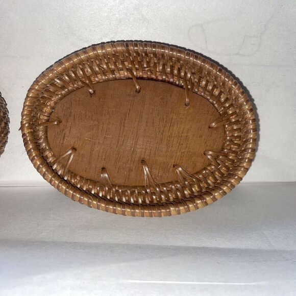 Woven Wooden Reed Oval Shaped Lidded Trinket Box 4"x 3" - Picture 9 of 10